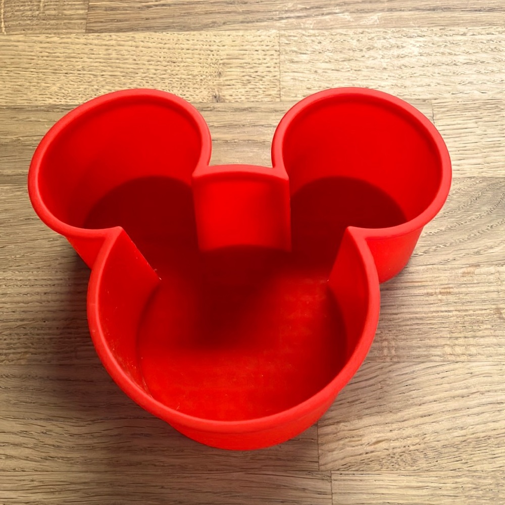 Disney daiso red silicone Mickey Mouse cake mold